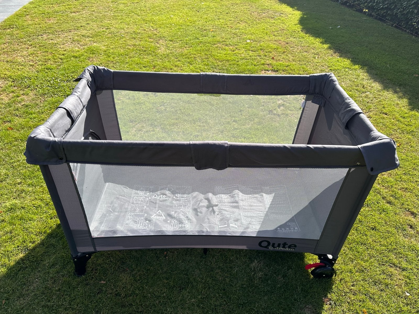 Qute Q-dream campingbedje - grijs, Ophalen of Verzenden, Gebruikt, 70 tot 85 cm, Matras
