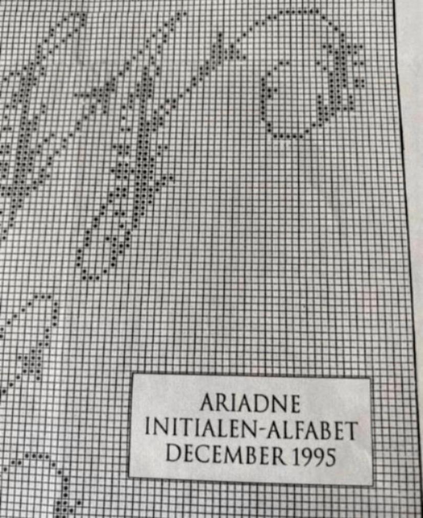 BORDUURPATROON ARIADNE INITIALEN-ALFABET, Hobby en Vrije tijd, Borduren en Borduurmachines, Verzenden, Zo goed als nieuw, Handborduren