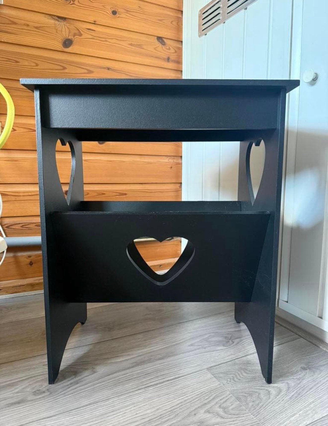 Krantenbak/ bijzet tafeltje, Huis en Inrichting, Woonaccessoires | Krantenbakken en Lectuurbakken, Bijzettafel met lectuurbak