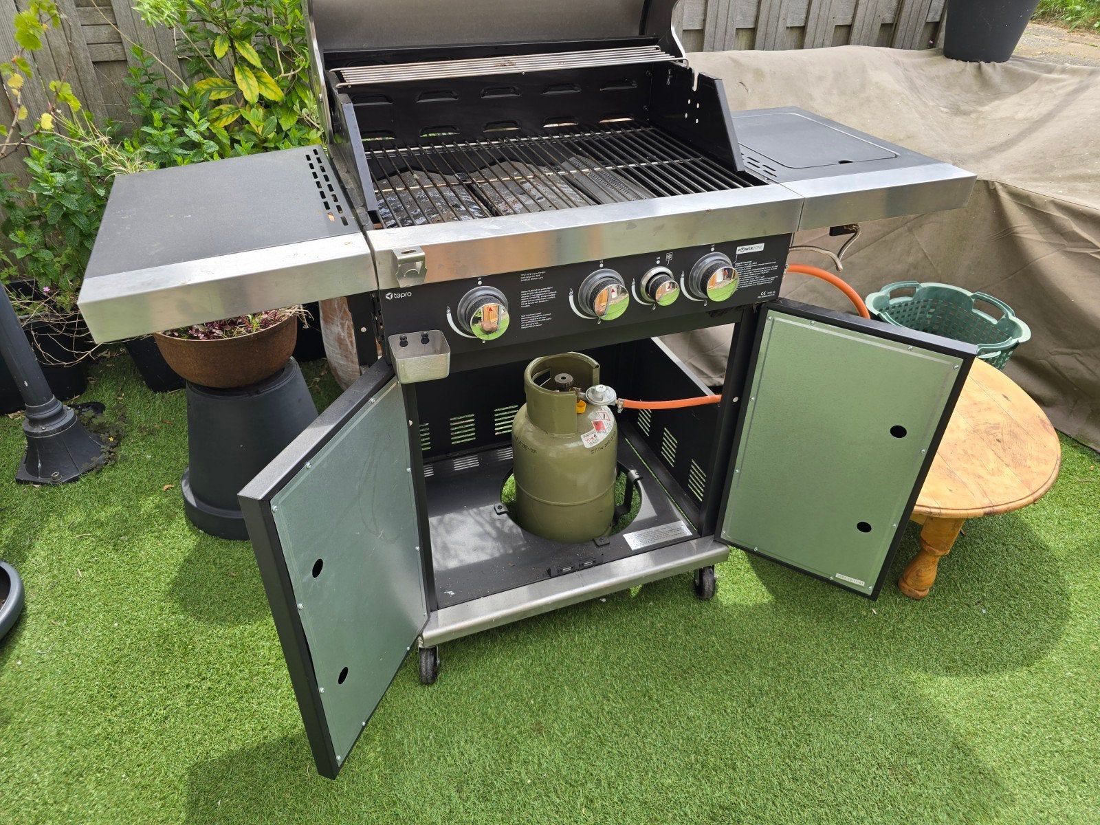 Tepro Gasbarbecue met hoes - nooit gebruikt, Ophalen, Nieuw, Tepro