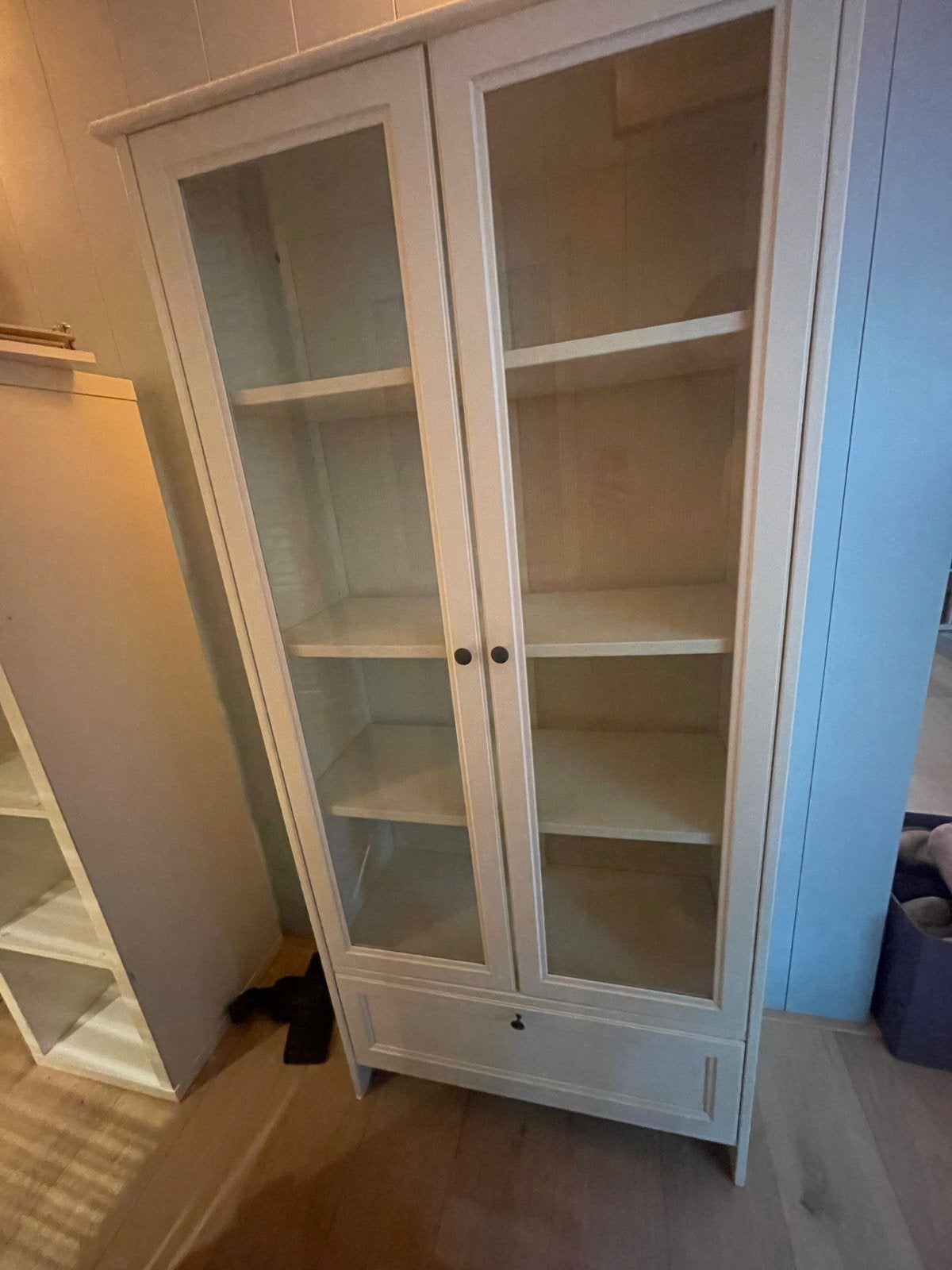 IKEA SMÅDAL Vitrinekast met lade - Gebruikt, Ophalen, Gebruikt, 50 tot 100 cm, Met lade(s)