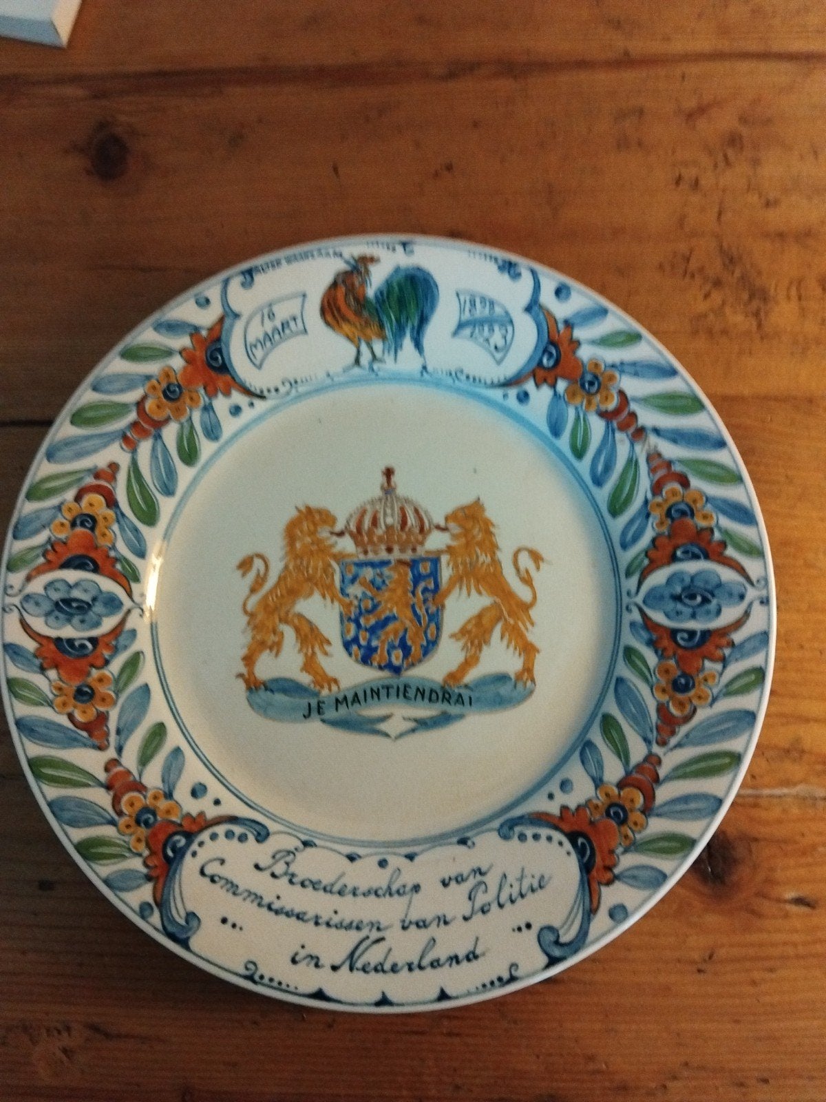 Gouda plateel, bord broederschap comm. v politie, Antiek en Kunst, Antiek | Keramiek en Aardewerk, Ophalen of Verzenden
