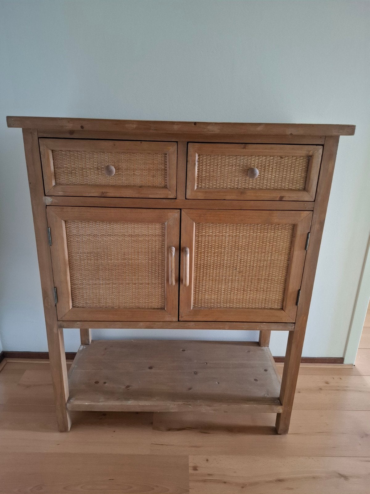 Houten kastje met deurtjes en 2 lades, Ophalen, Gebruikt, Met deur(en), 50 tot 100 cm