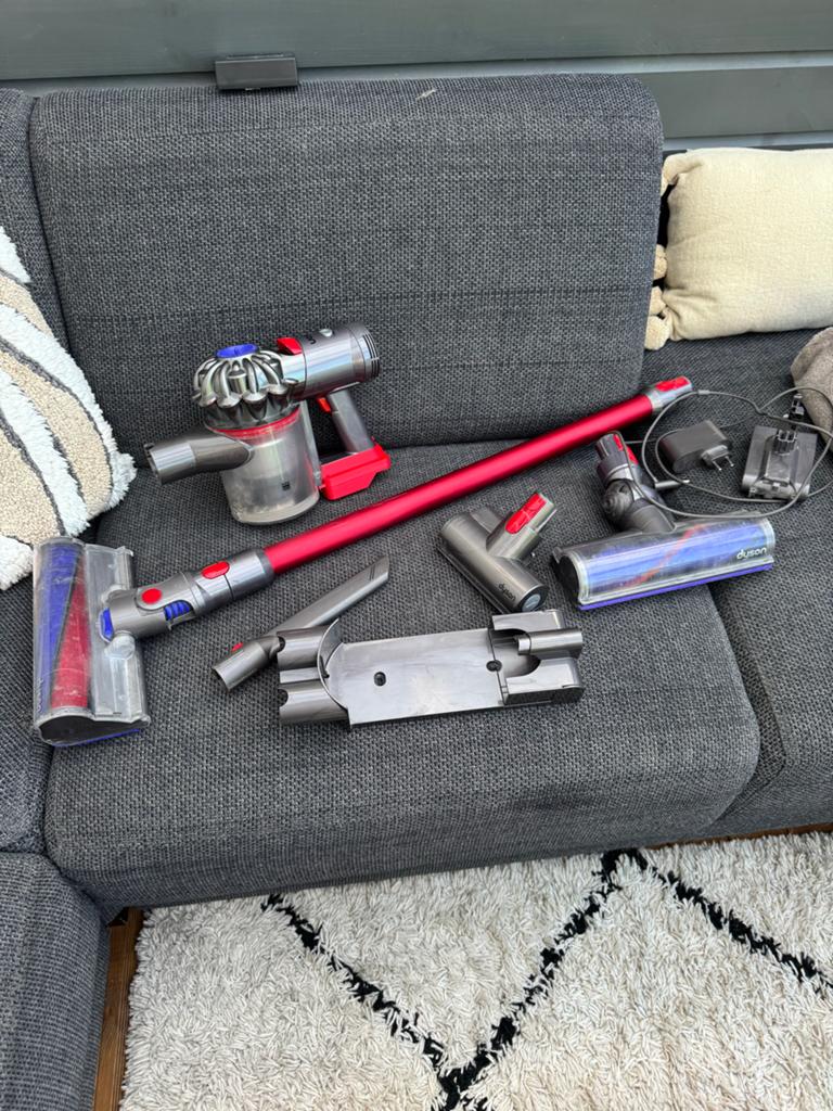 Dyson V7 Stofzuiger met accessoires, Witgoed en Apparatuur, Stofzuigers, Gebruikt, Draadloos, Ophalen of Verzenden, Dyson