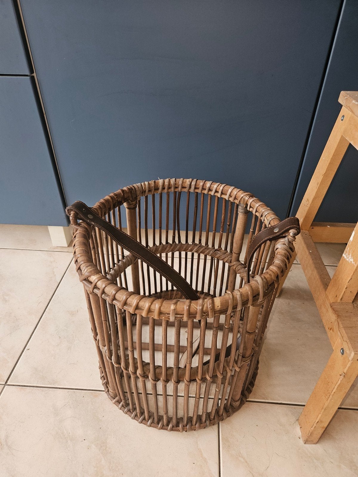 Houtmand of mand voor plaids, Ophalen, Rond, Zo goed als nieuw, Handgemaakt
