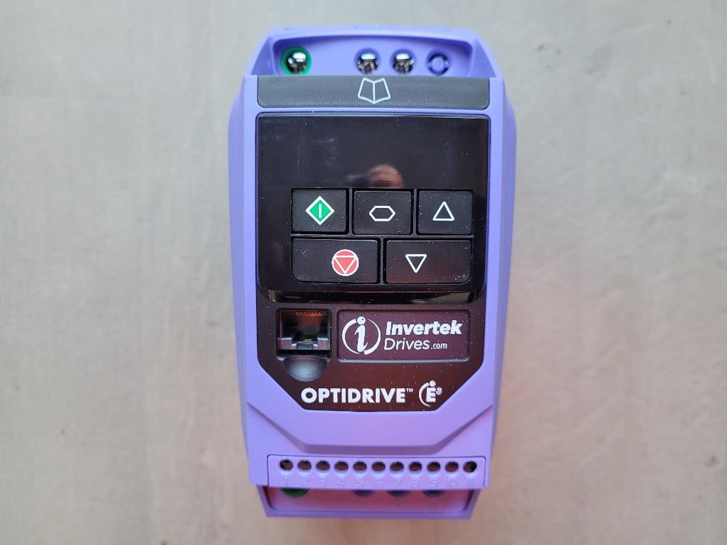 Invertek frequentieregelaar voor 1~230V motoren 0,37kW, Hobby en Vrije tijd, Elektronica-componenten, Info@invertek.nl, Nieuw