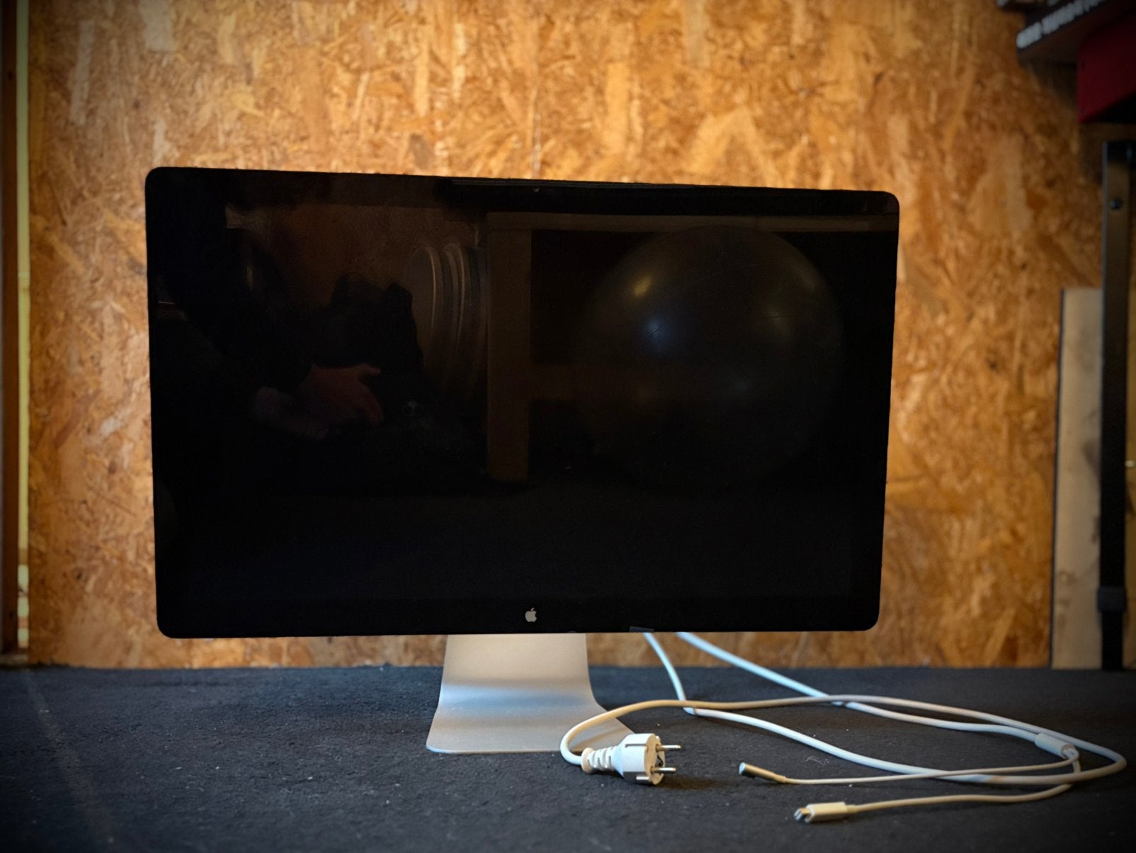 Apple Thunderbolt Display (met probleem!), Computers en Software, Monitoren, Ophalen, Gebruikt, Ingebouwde speakers, Full HD