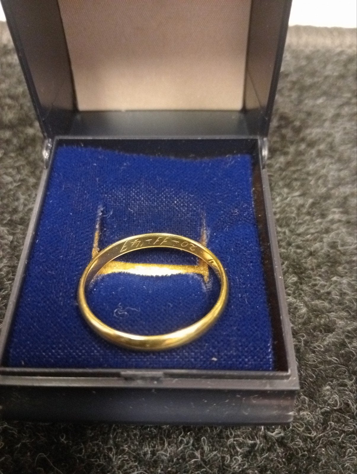 Gouden Ring 24 kr in Nieuwstaat, Sieraden, Tassen en Uiterlijk, Ringen, 20 of groter, Heer, Onbekend, Ophalen of Verzenden