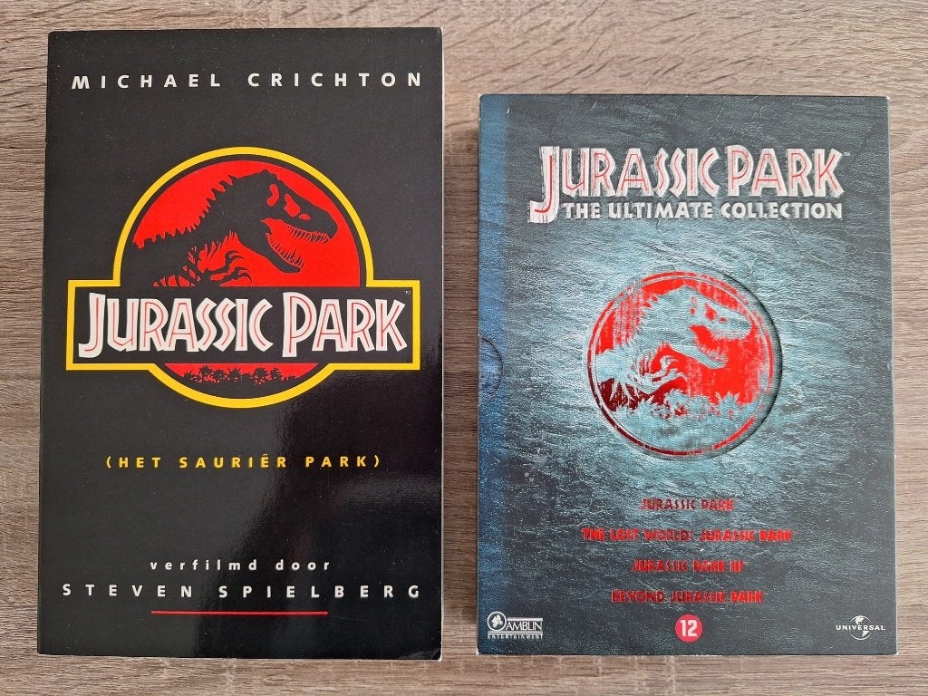 Jurassic Park filmeditie boek (NL) + Jurassic Park DVD box, Verzenden, Zo goed als nieuw