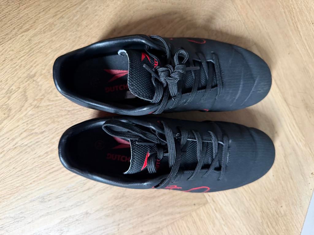 Zwarte voetbalschoenen maat 34 Dutchy, Ophalen, Gebruikt, Schoenen