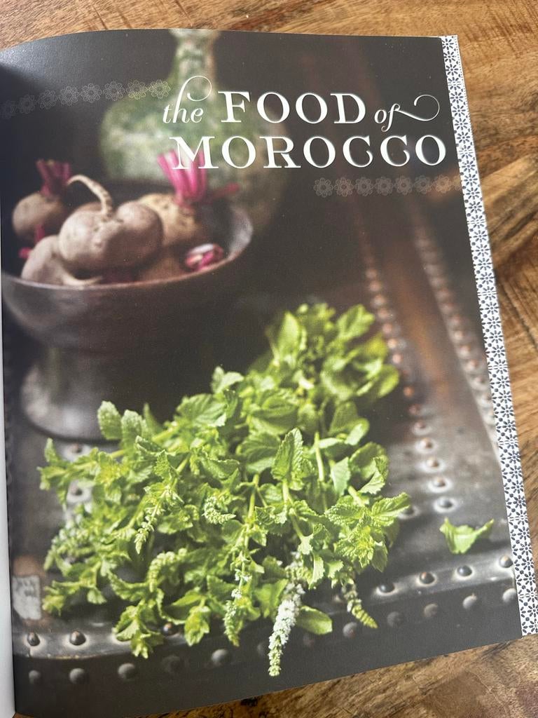 Kookboek: The Food of Morocco - Paula Wolfert, Ophalen of Verzenden, Zo goed als nieuw, Midden-Oosten en Marokko, Hoofdgerechten