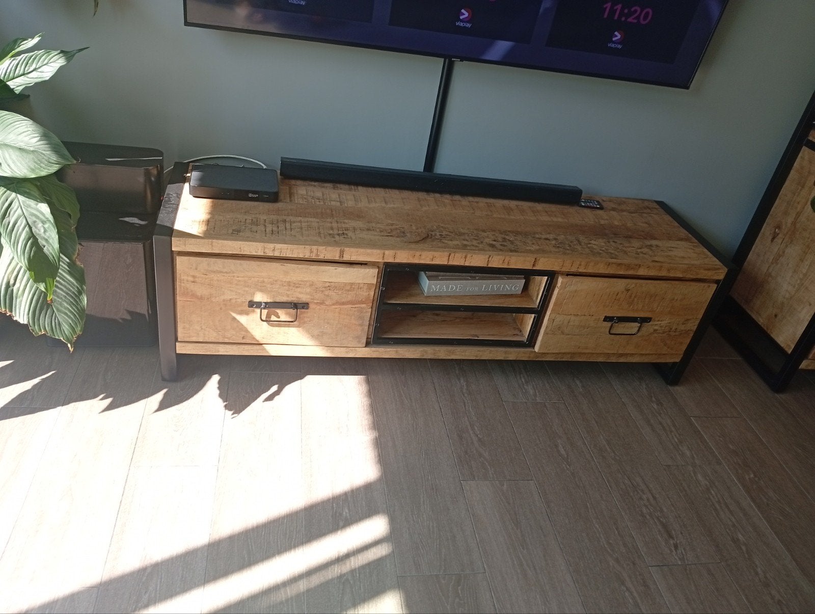 Stoere TV kast van mangohout met metalen frame, Gebruikt, 100 tot 150 cm, Industrieel, Landelijk, Minder dan 100 cm