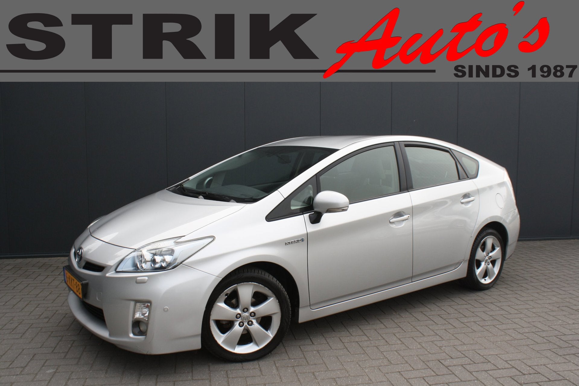 Toyota Prius 1.8 Dynamic - NAVIGATIE - CAMERA - 2x PDC, Gebruikt, 4 cilinders, Bedrijf, Grijs