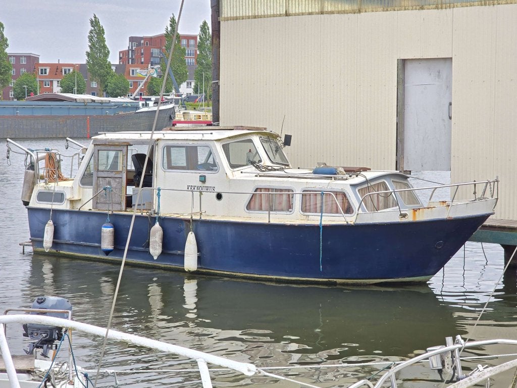 Opknapper motorjacht 9 meter met boegschroef €900.-, Watersport en Boten, Motorboten en Motorjachten, Gebruikt, Staal, Benzine
