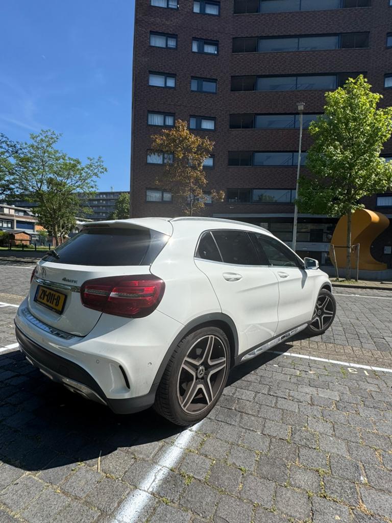 Mercedes-Benz GLA 250 211pk 4Matic AMG Premium Plus VAST!!, Automaat, Zwart, 4 cilinders, Leder