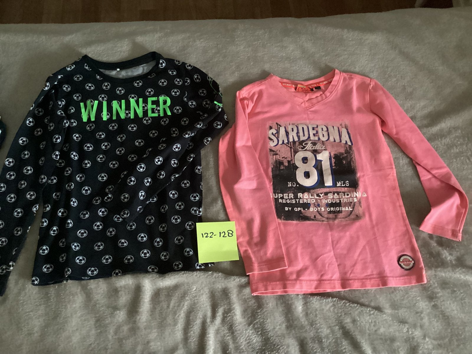 2 tshirts maat 122-128, Kinderen en Baby's, Kinderkleding | Maat 122, Ophalen of Verzenden, Zo goed als nieuw, Jongen, Shirt of Longsleeve