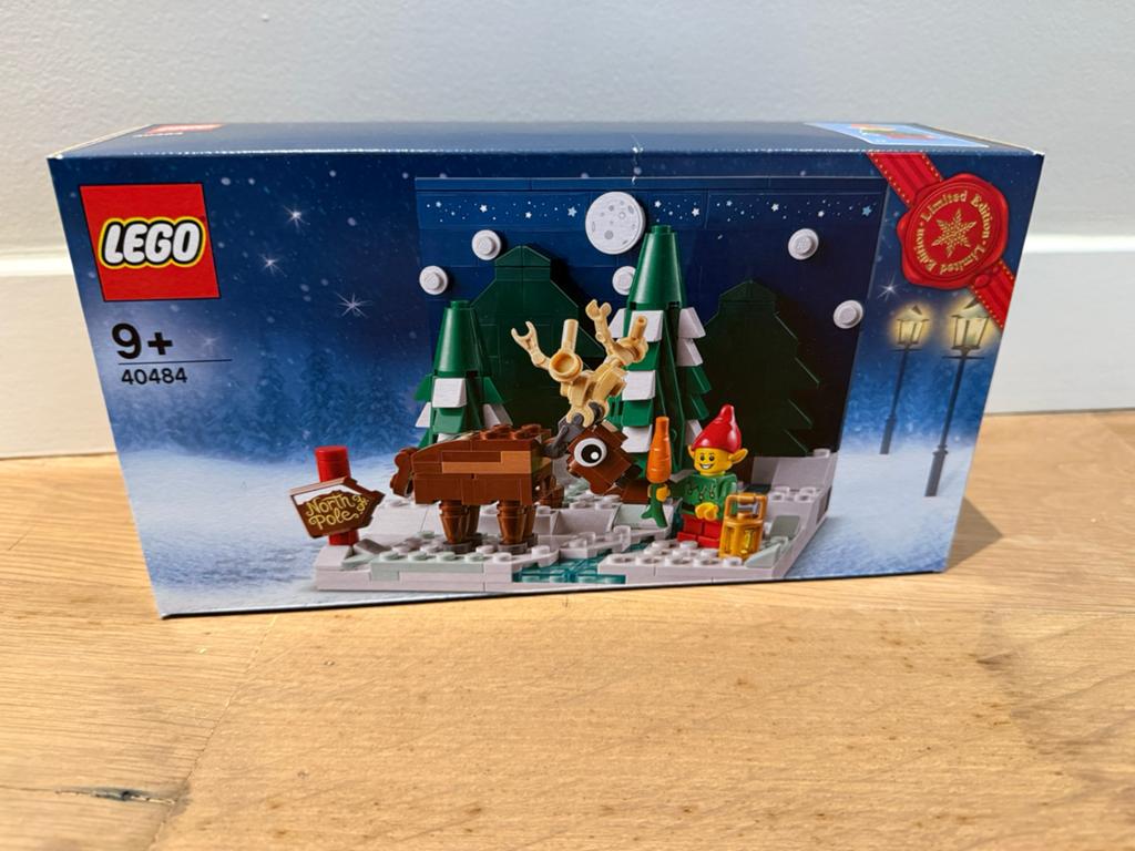 NIEUW LEGO Santa’s Front Yard, Overige thema's, Lego, Nieuw, Ophalen of Verzenden