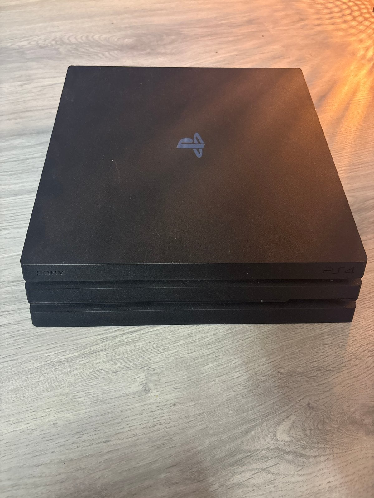 PlayStation 4 Pro, Spelcomputers en Games, Ophalen, Met 2 controllers, Zo goed als nieuw, 1 TB