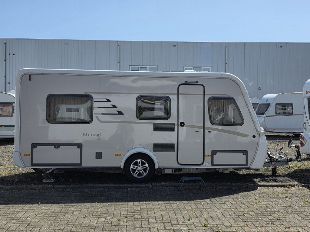 Eriba Nova Light 442, Caravans en Kamperen, Caravans, Schokbreker, Standaardzit, Bedrijf, 5 tot 6 meter