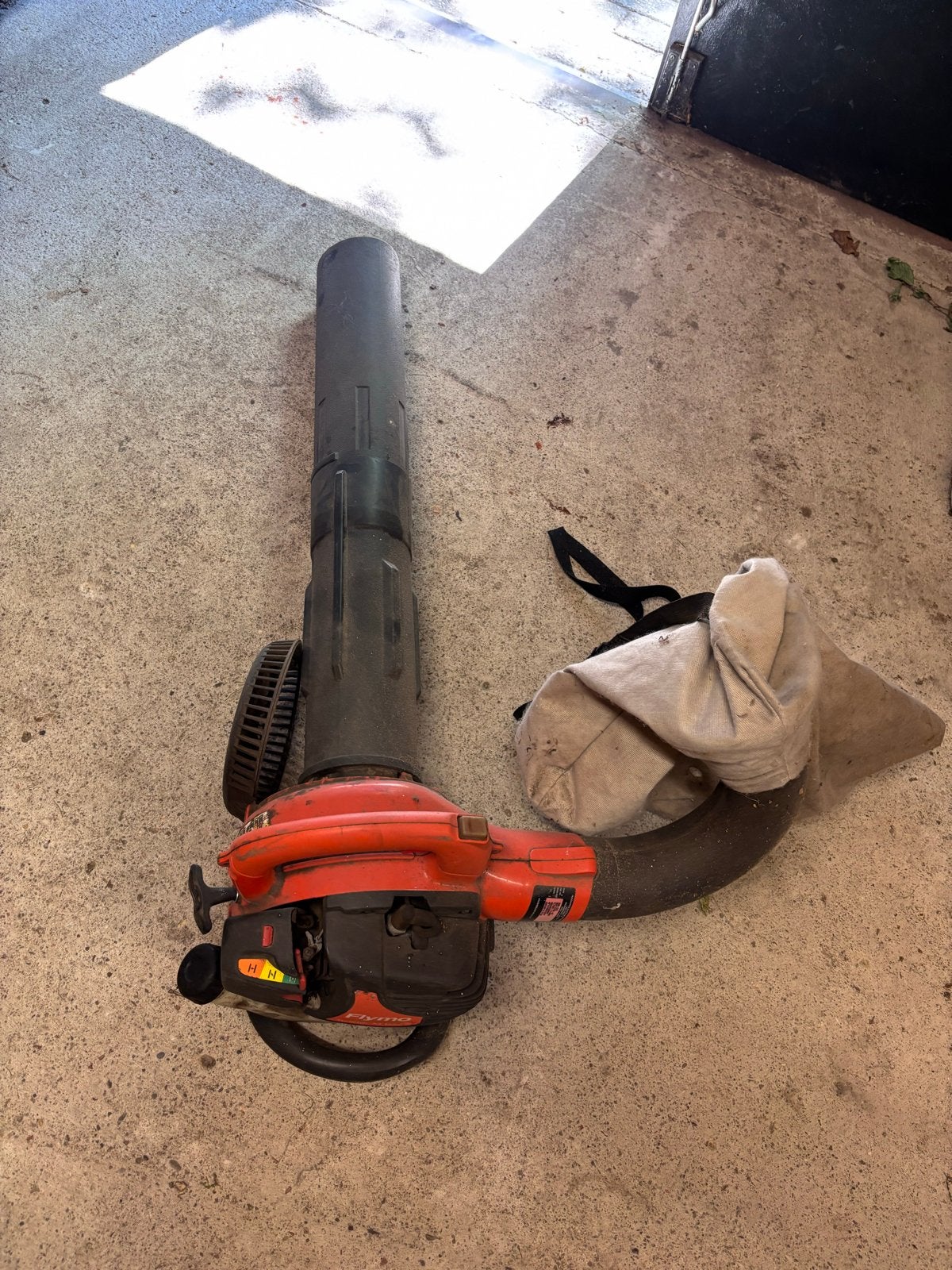 Flymo Twister XLB325 bladblazer voor de hobbyist, Tuin en Terras, Ophalen, Benzine, Gebruikt, Met zuigfunctie