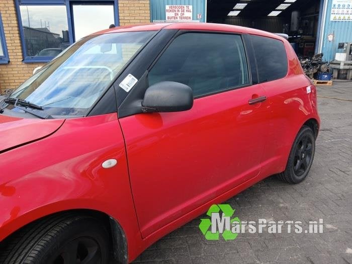Portier 2Deurs links van een Suzuki Swift, Gebruikt, -, Deur, -