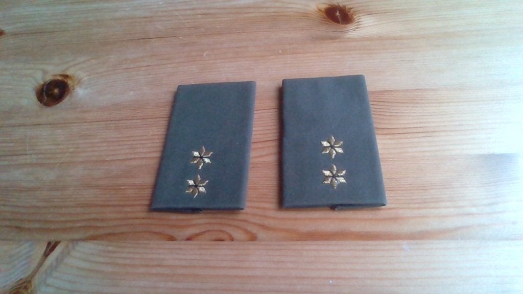 Epauletten / Schouderstukken eerste luitenant, Ophalen of Verzenden, Landmacht, Nederland, Embleem of Badge