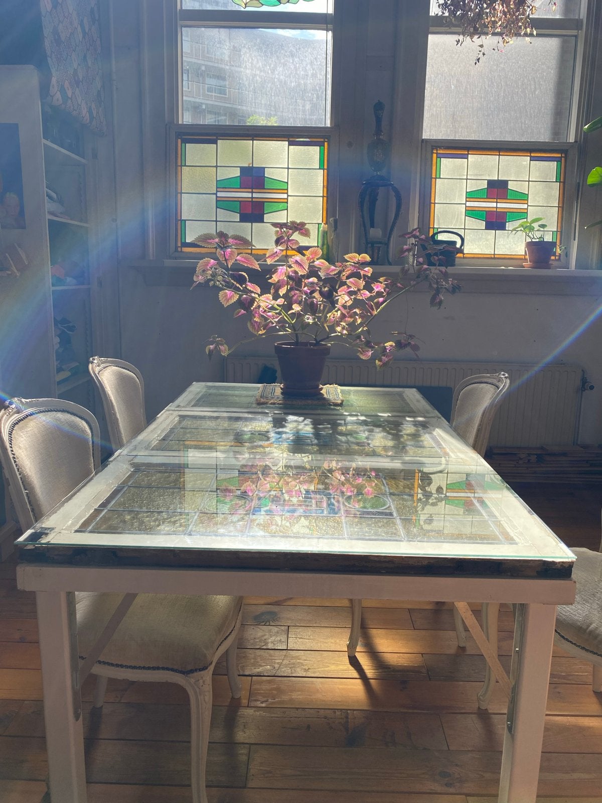 Unieke eettafel van glas-in-lood ramen, Huis en Inrichting, Ophalen, Gebruikt, 50 tot 100 cm, Glas