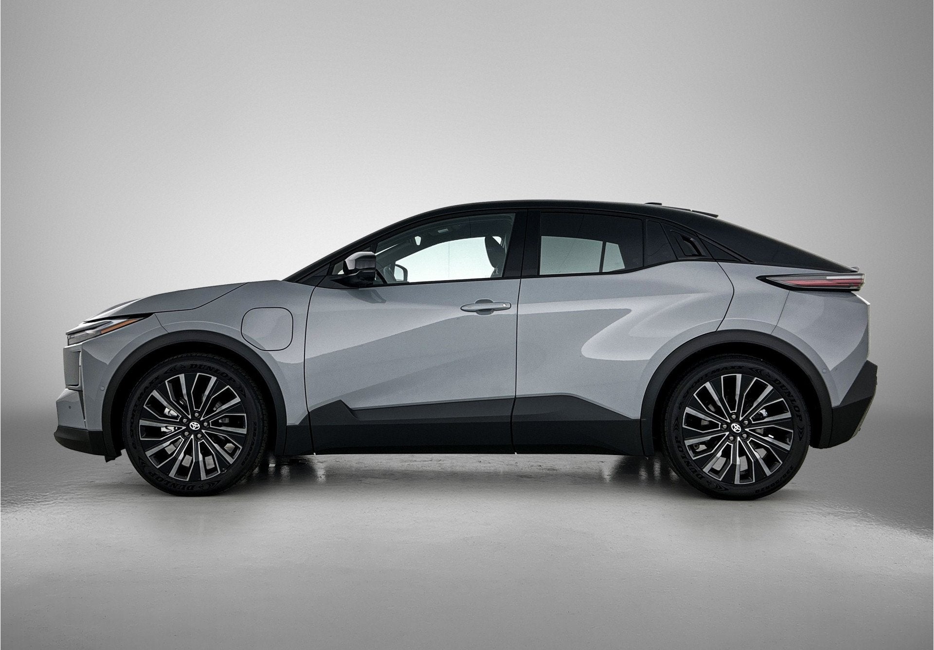 Toyota C-HR+ Executive AWD 77 kWh | Stoel en stuurwielverwar, Auto's, Automaat, 24 min, Origineel Nederlands, Vierwielaandrijving