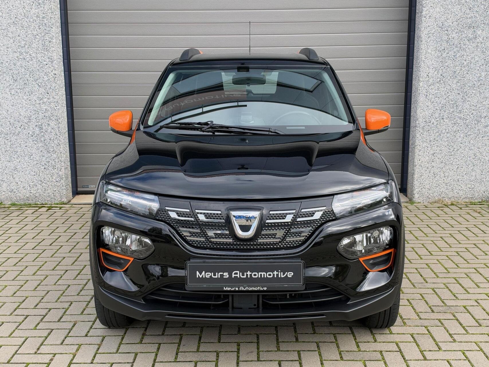 Dacia Spring Comfort Plus Snellaad SOH 93% 27 kWh/Navi/Camer, Auto's, Dealer onderhouden, Parkeercamera, Gebruikt, Zwart