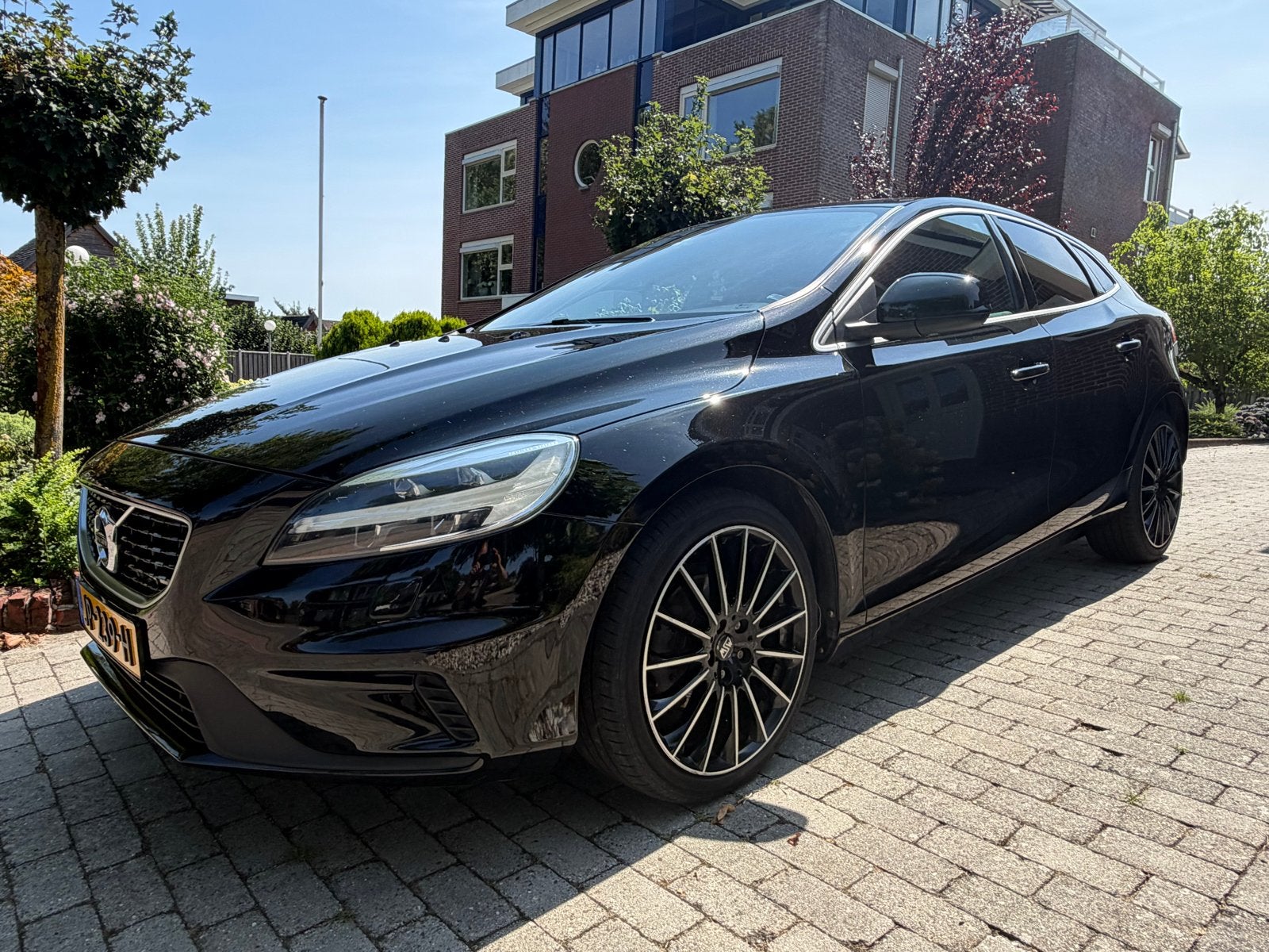 Volvo V40 2.0 diesel R-design 200pk 2016, Auto's, Voorwielaandrijving, 4 cilinders, 1969 cc, Zwart