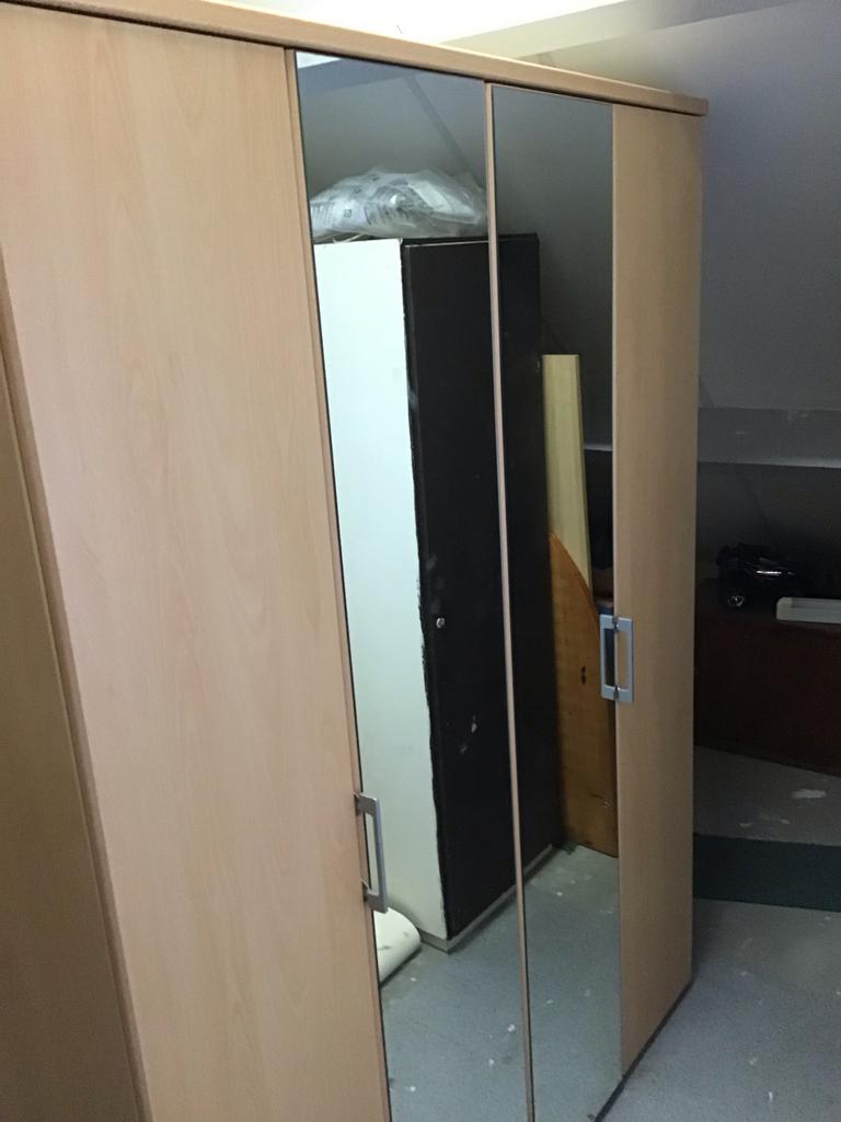 Kledingkast met spiegeldeuren en vouwdeuren ., Ophalen, Overige materialen, 100 tot 150 cm, Zo goed als nieuw
