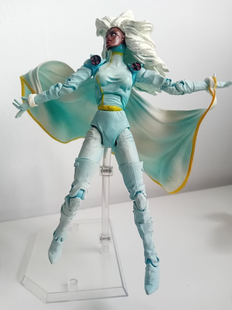 Toybiz Marvel legends zeldzame witte  X-men  Storm uit 2005, Ophalen of Verzenden, Gebruikt