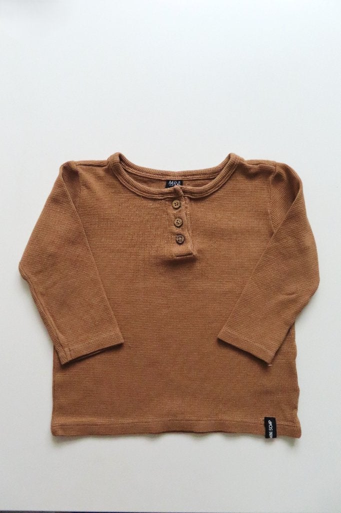 Henley Shirt Camel Bruin Mini mt 80 (L112), Kinderen en Baby's, Ophalen of Verzenden, Zo goed als nieuw, Jongetje, Wibra