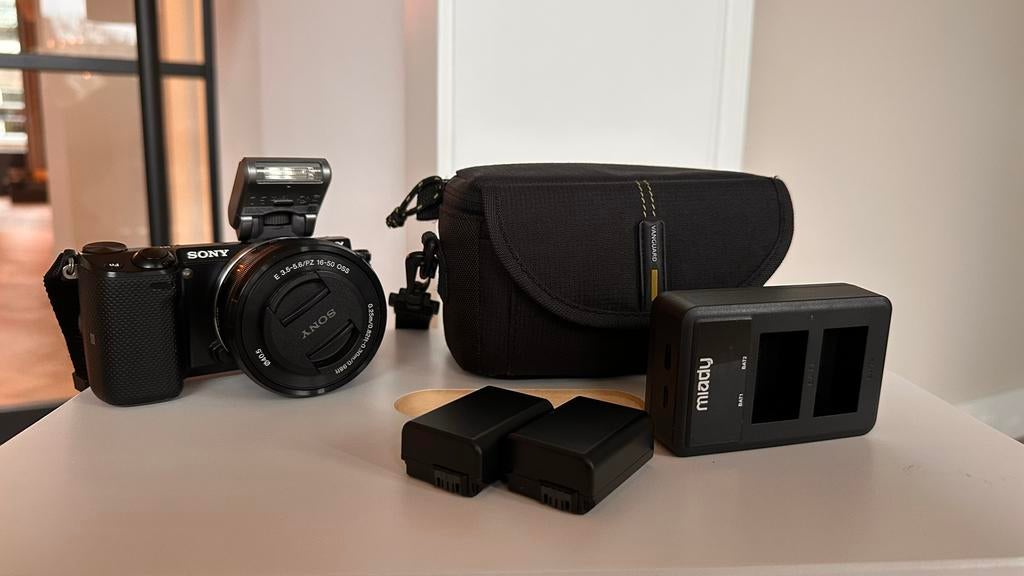 Sony Alpha NEX-5T systeemcamera – inclusief accessoires, Gebruikt, Compact, Ophalen of Verzenden, Sony