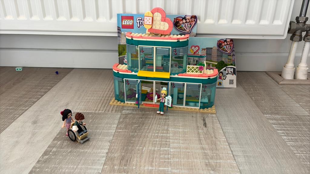 Lego friends heartleake ziekenhuis, Ophalen of Verzenden, Zo goed als nieuw