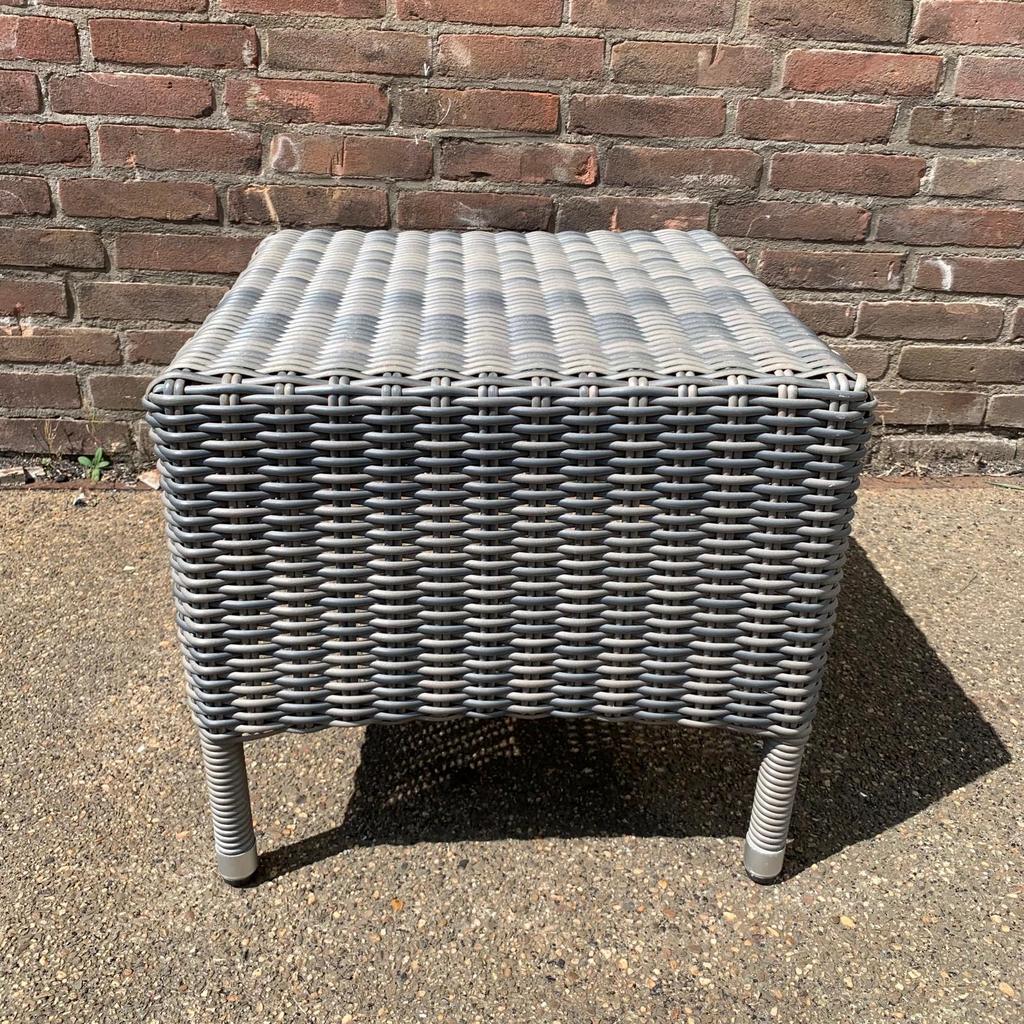 Wicker bijzettafel/voetenbank grijs, Ophalen of Verzenden, Gebruikt, Wicker