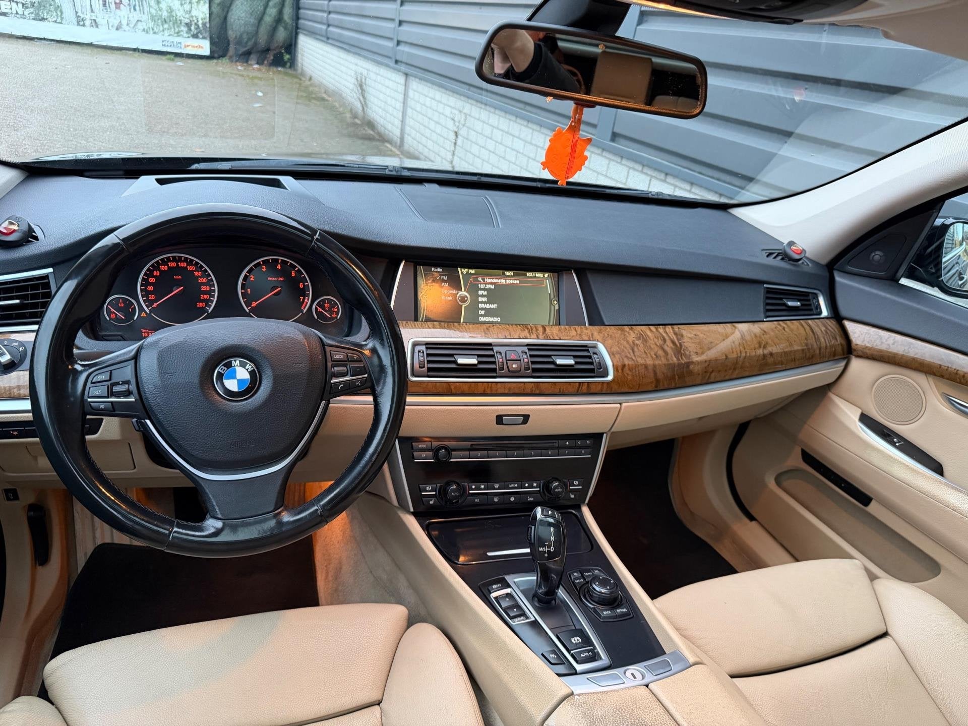 BMW 5-serie GT 535i Gran Turismo Executive pano, Camera, nav, Auto's, Automaat, Gebruikt, Beige, Zwart
