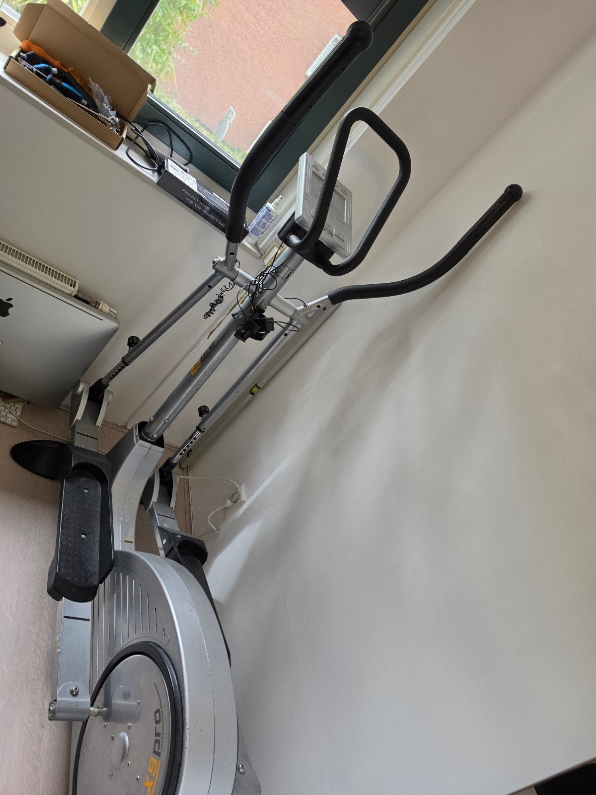 X9 Pro Crosstrainer-Ergometer - Goed Werkend, Sport en Fitness, Fitnessapparatuur, Ophalen, Gebruikt, Crosstrainer