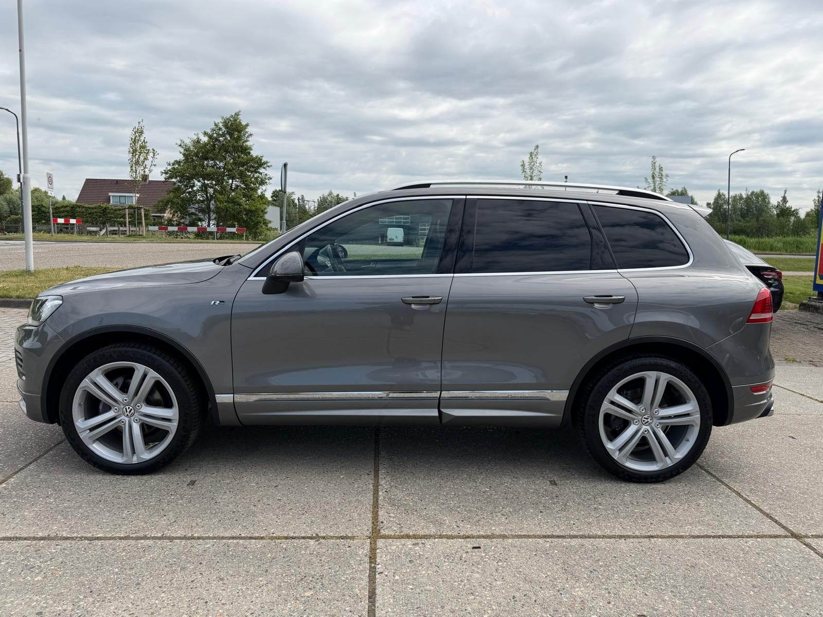 Volkswagen Touareg 3.0 V6 R-Line Grijs Kenteken Marge, Auto's, Automaat, Euro 5, Zwart, Volkswagen