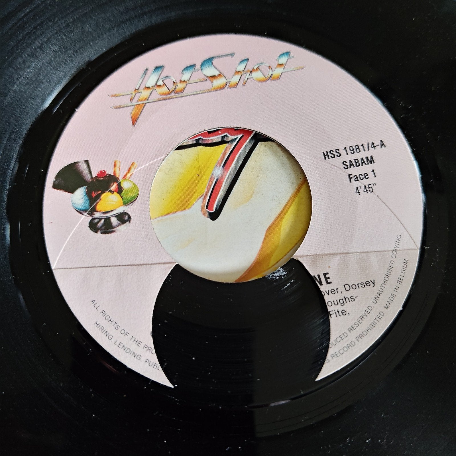 Vinyl Single - Hot Shot - Misdruk Label - Zeldzaam!, Cd's en Dvd's, EP, Ophalen of Verzenden, 7 inch