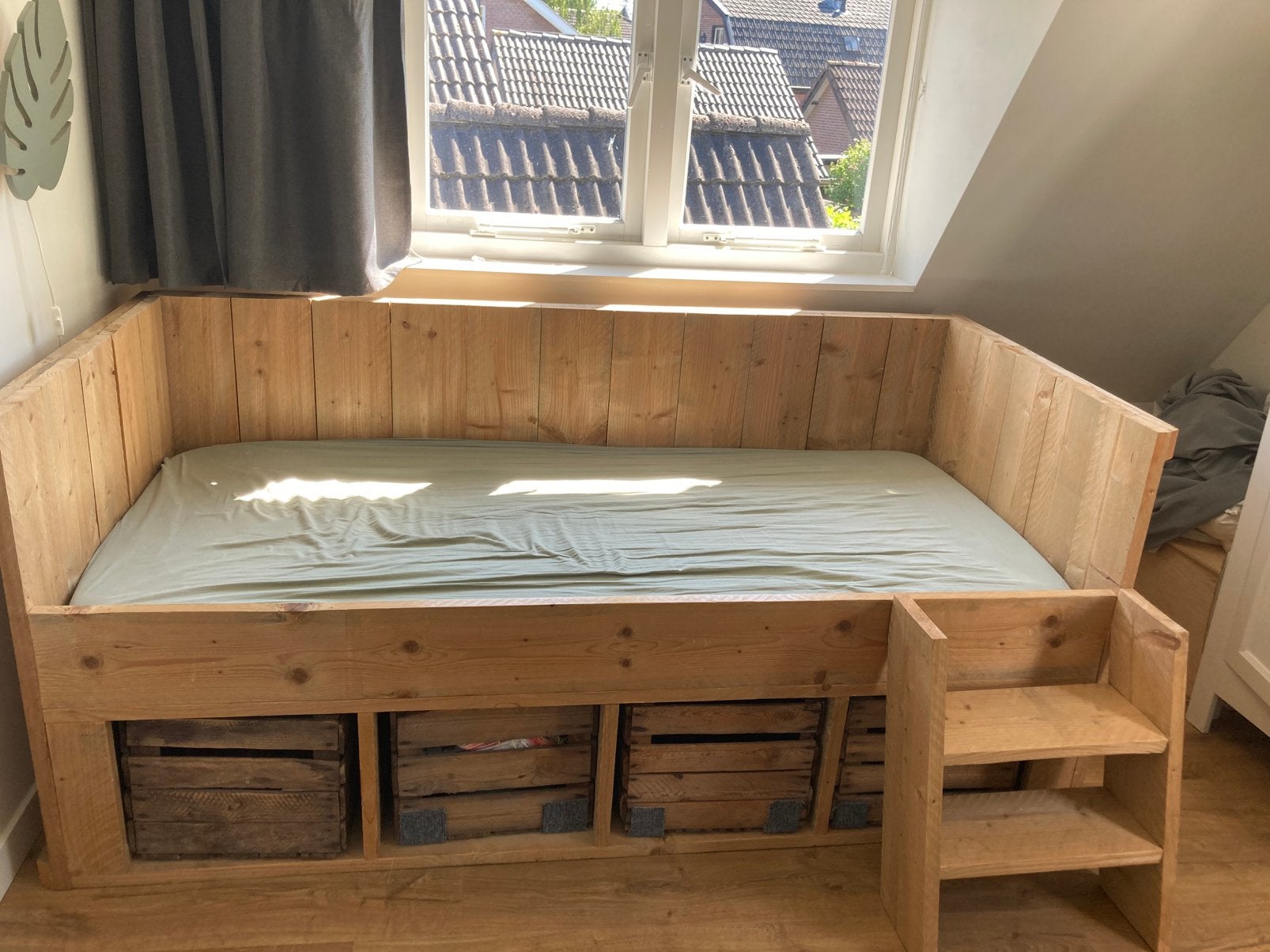 Mooi stijgerhouten bed, Ophalen, 85 tot 100 cm, Gebruikt, Lattenbodem