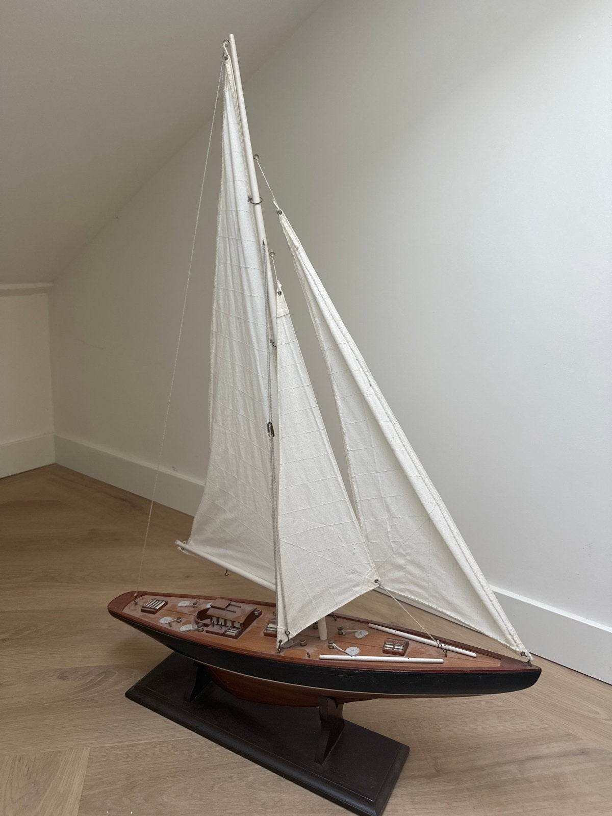Prachtig houten zeilboot model met stoffen zeilen, Hobby en Vrije tijd, Ophalen, Zo goed als nieuw, Groter dan 1:32, Overige merken