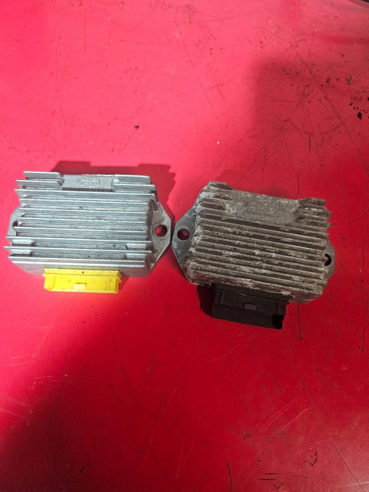 Spanningsregelaar piaggio zip, Ophalen, Gebruikt