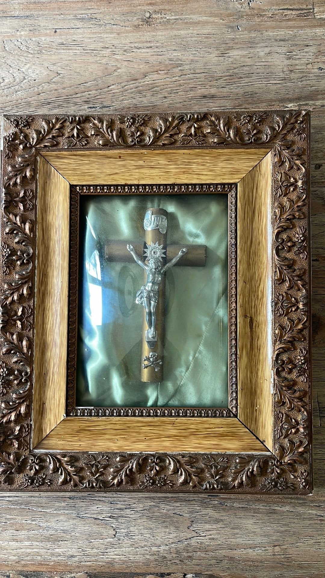 Kruis in mooie lijst met bol glas, Verzenden