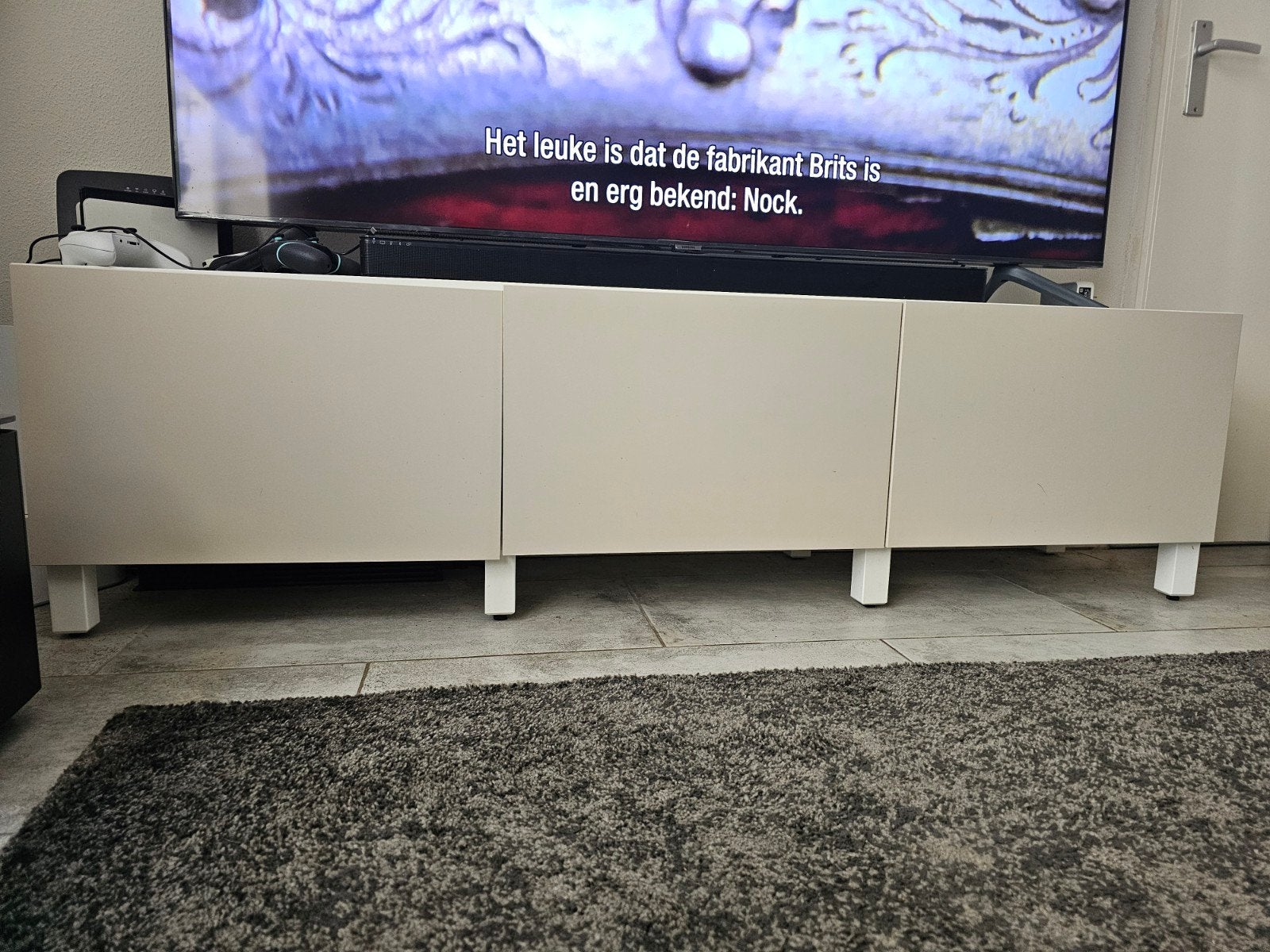 Besta tv meubel wit met witbeige front., Ophalen, 150 tot 200 cm, Zo goed als nieuw, Minder dan 100 cm
