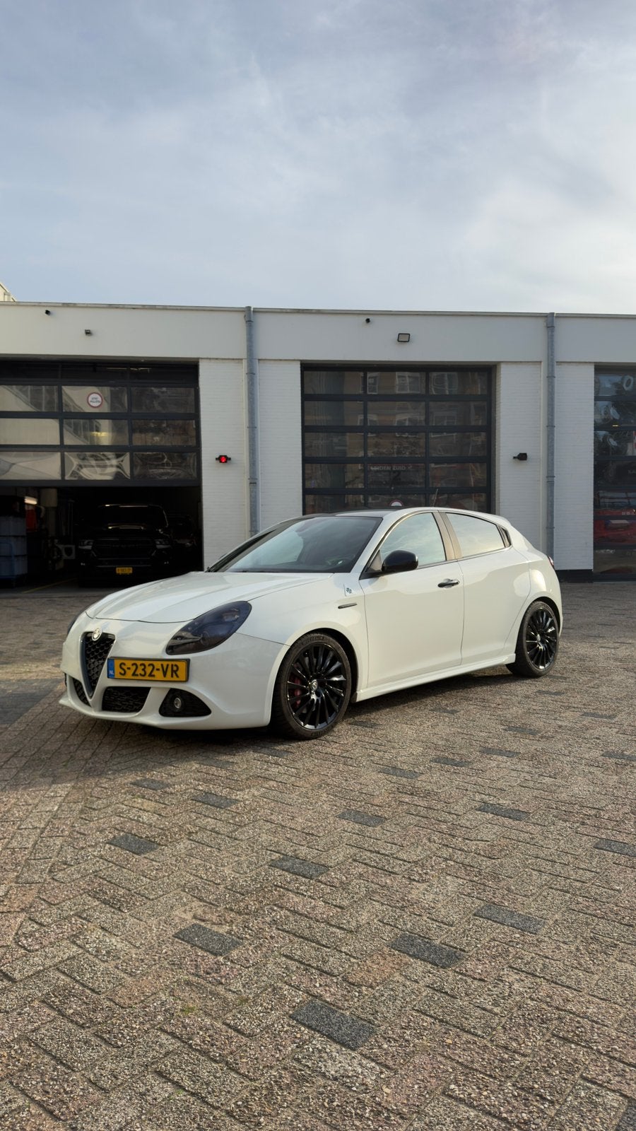 Alfa Romeo Giulietta Quadrifoglio Verde 1.750 TBI 2011 Wit, 1295 kg, 4 cilinders, Wit, Handgeschakeld