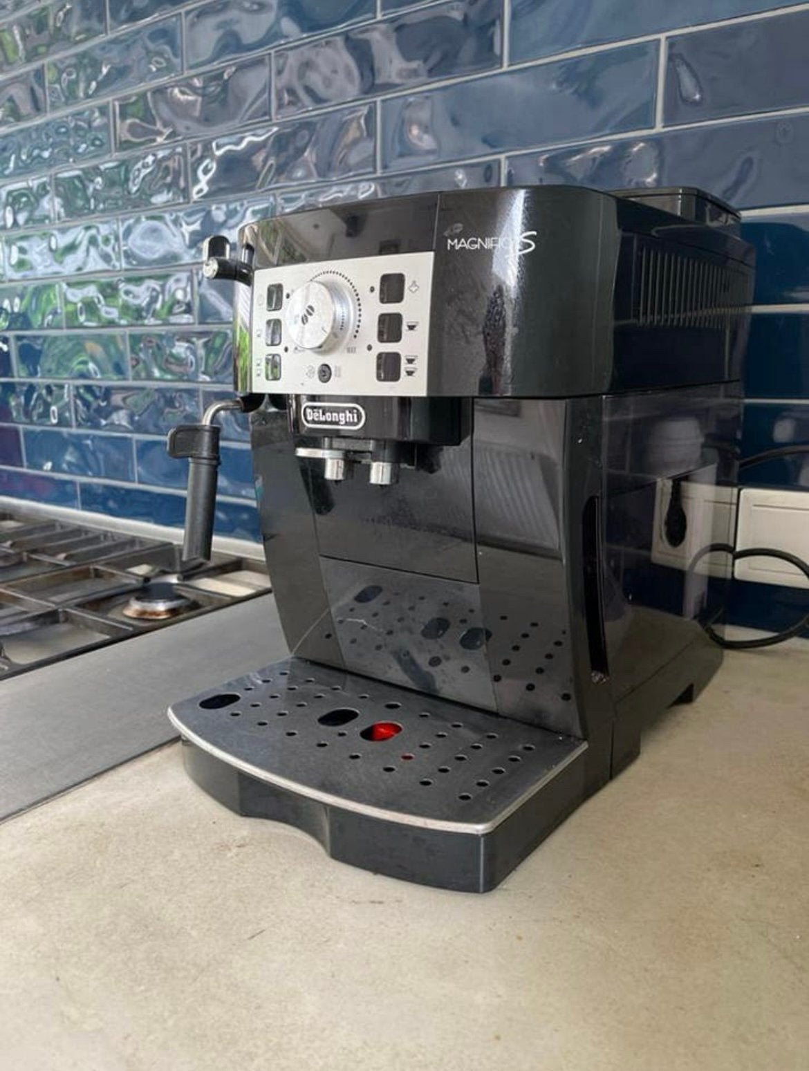 DeLonghi Magnifica S volautomatische koffiemachine, Witgoed en Apparatuur, Koffiezetapparaten, Zo goed als nieuw, Gemalen koffie