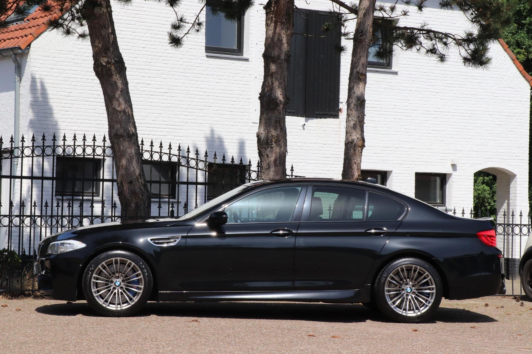 BMW 5-serie M5 |Stoelventilatie |Head-up |Memory, Auto's, Automaat, Achterwielaandrijving, Gebruikt, 2000 kg