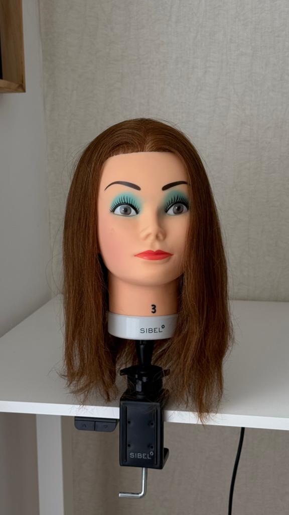2 dames kappershoofden lang haar, Ophalen, Zo goed als nieuw, Pruik of Haarverlenging