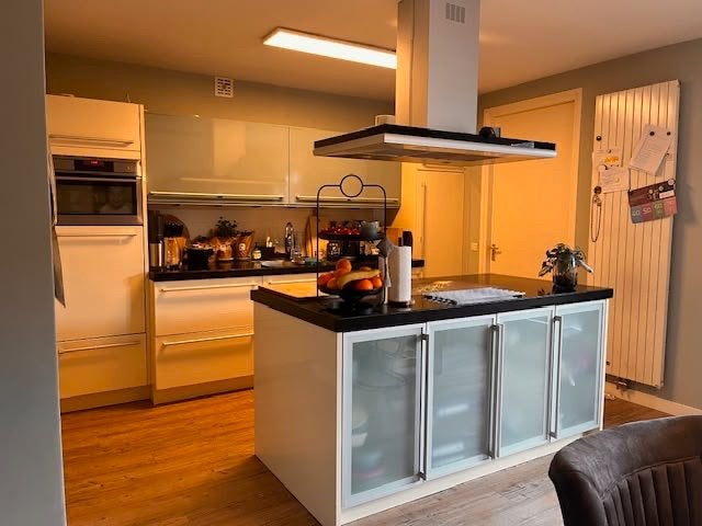 Moderne keuken met kookeiland en inbouwapparatuur, Ophalen, Gebruikt, Overige kleuren, Overige typen